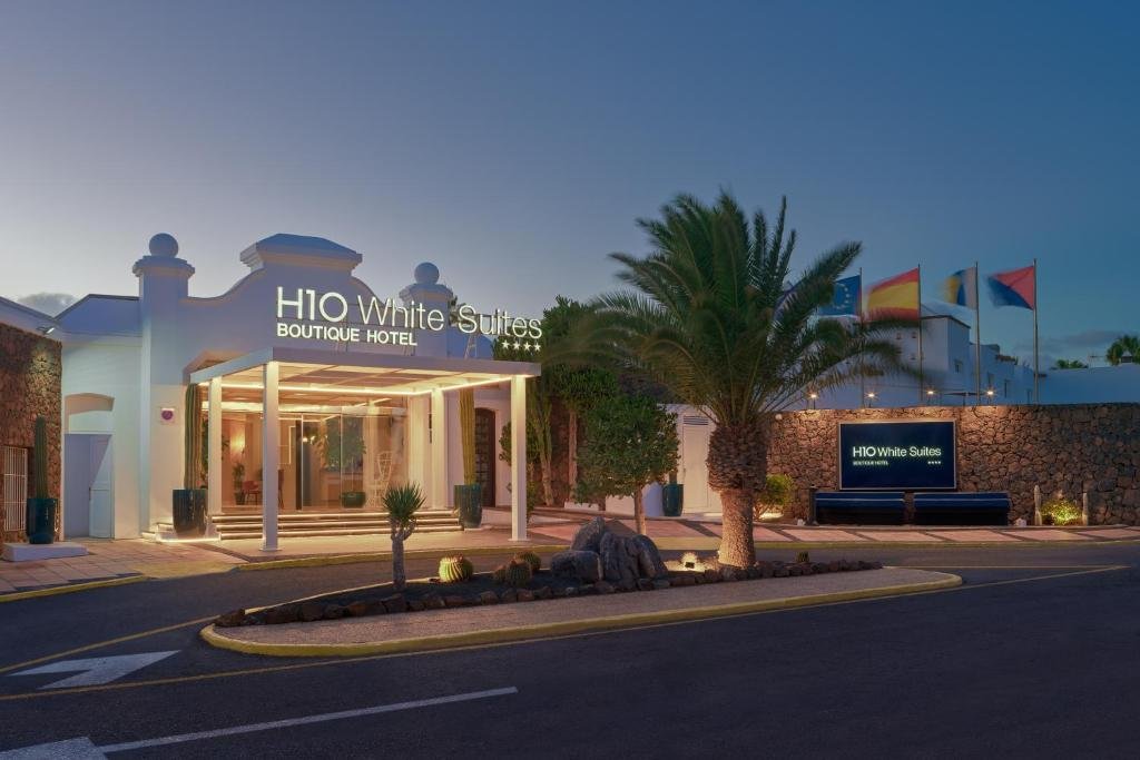 Exterior view of H10 White Suites in the Canary Islands