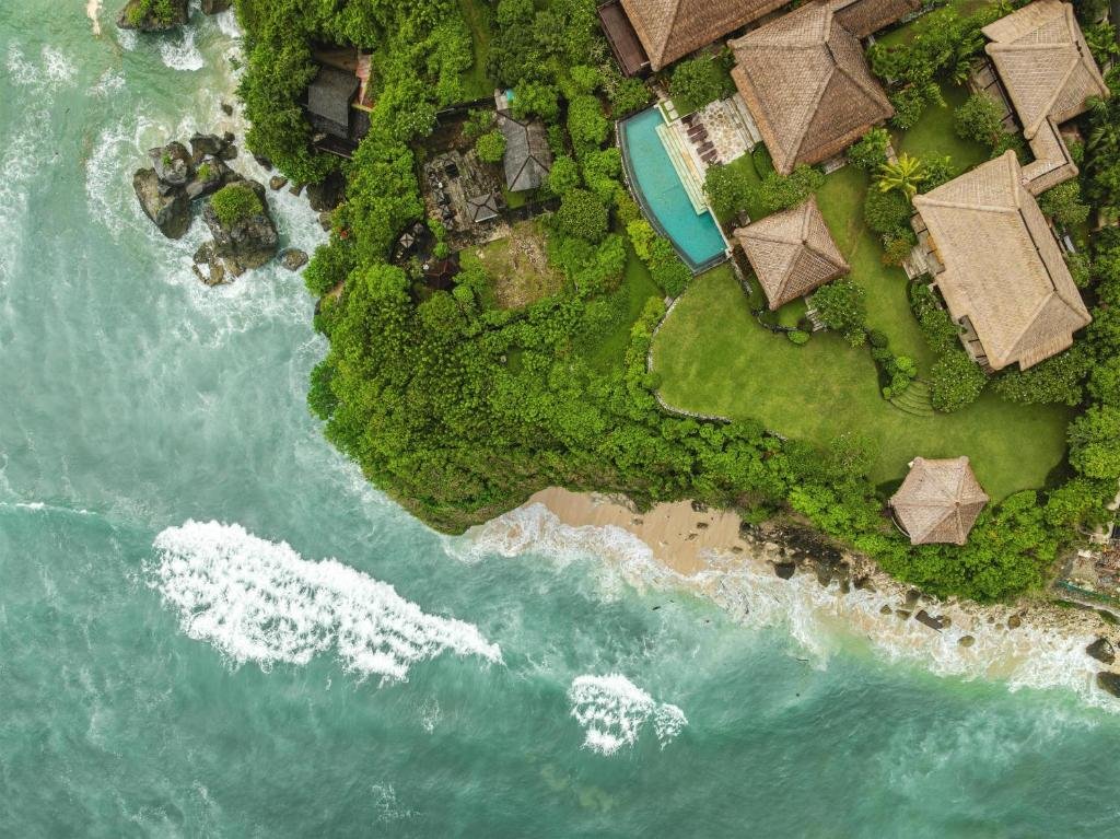 Premium cliffside resort in Uluwatu, Bali